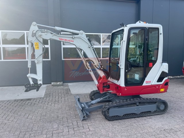 TAKEUCHI TB225