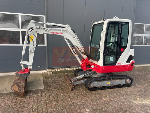 TAKEUCHI TB225