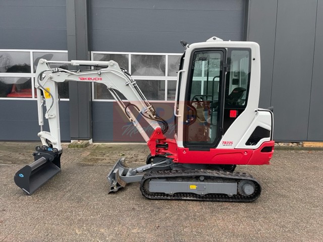 TAKEUCHI TB225