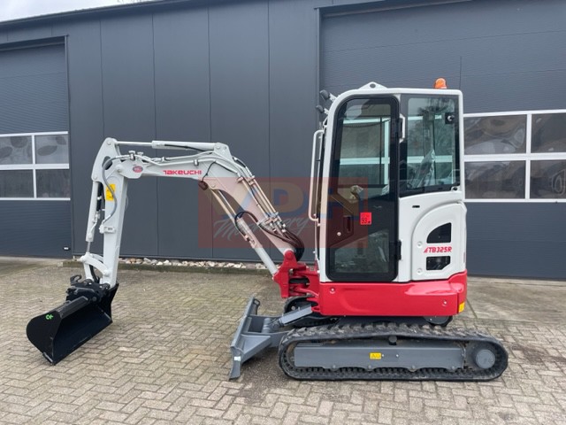 TAKEUCHI TB325R  (DEMO)