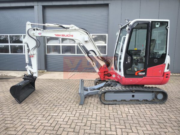 TAKEUCHI TB240